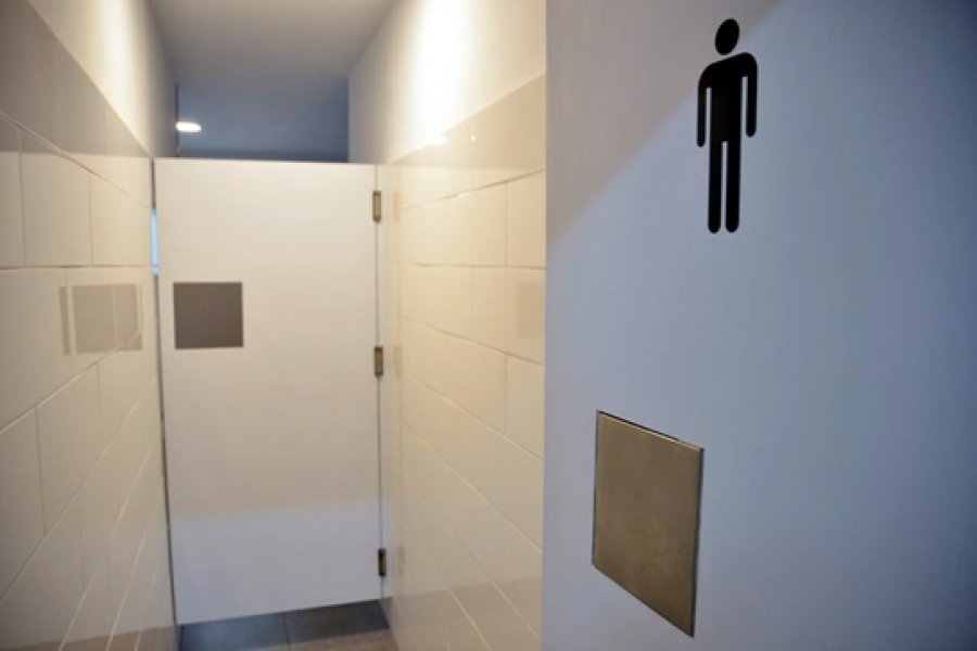 Un hombre paró en la ruta para ir al baño y le robaron 90 millones de pesos del auto