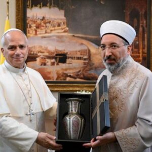 El papa León XIV, con cristianos y musulmanes en Estambul