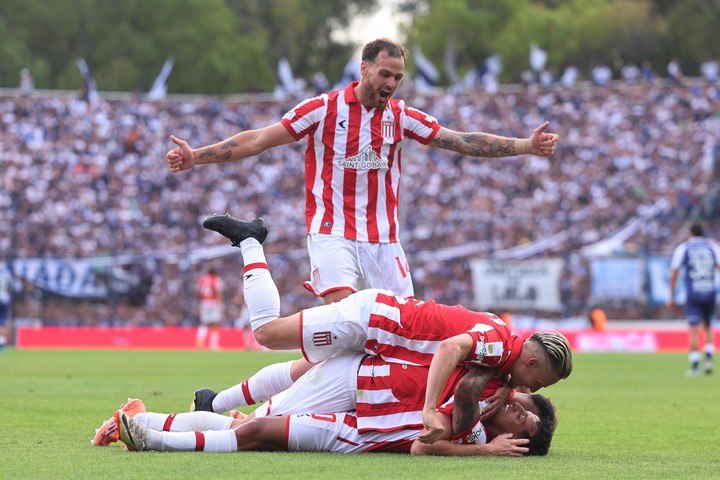 Estudiantes le ganó a Gimnasia un histórico clásico de La Plata y se clasificó a la final del Torneo Clausura
