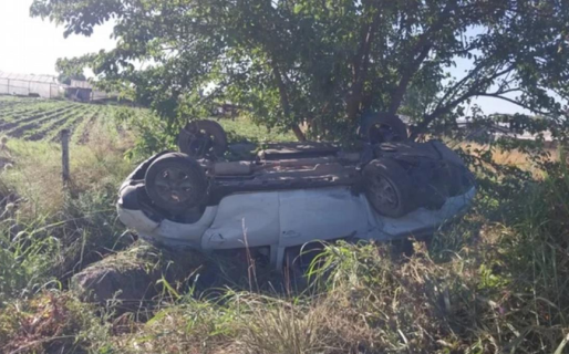 Recibió un mate de su mujer mientras manejaba hacia la Costa, volcó y murió