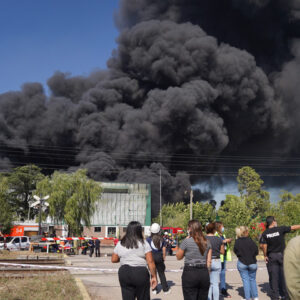 Se reavivó el fuego en el depósito de pintura de Francisco Álvarez