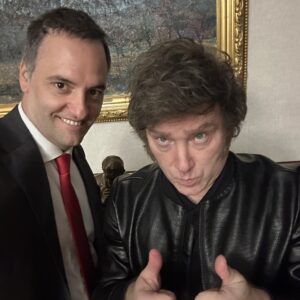 Javier Milei y Manuel Adorni se reúnen este viernes