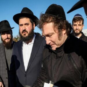 Milei visitó la tumba del rebe de Lubavitch en Nueva York en el inicio de su agenda en Estados Unidos