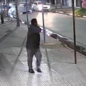 Un policía de la Ciudad mató de diez tiros a una presunta ladrona y quedó detenido
