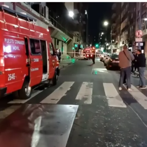 Incendio en Av. Corrientes y Paraná: 10 heridos y un detenido