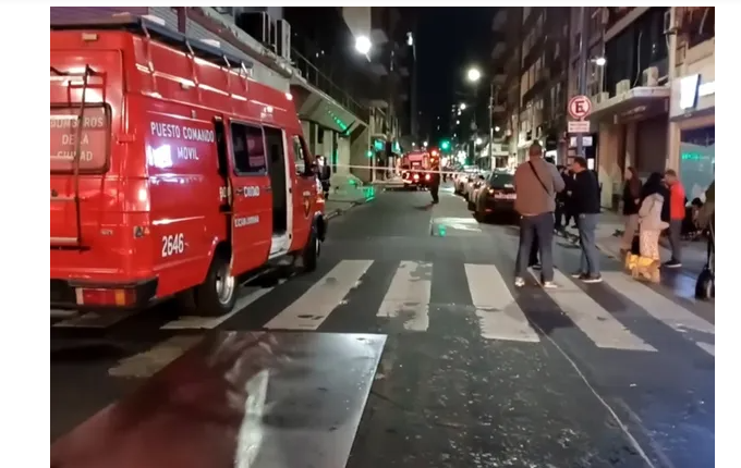 Incendio en Av. Corrientes y Paraná: 10 heridos y un detenido