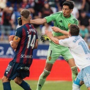 Escándalo: piña y expulsión del arquero argentino Esteban Andrada en la Segunda División española
