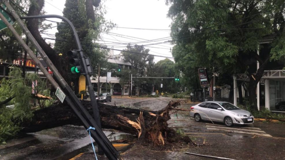 Temporal en el AMBA: calles anegadas y más de 11 mil usuarios sin luz