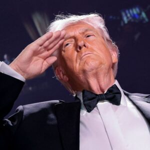 Trump admite que fue él quien demoró su salida del escenario tras el ataque: “Quería ver qué pasaba”