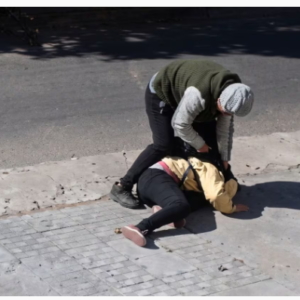 Cayó el hombre que golpeó a un nene de 12 años para robarle la mochila del colegio
