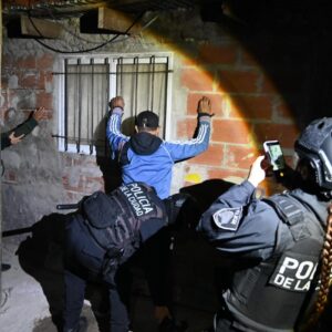 Megaoperativo en villas: drogas, armas y 20 detenidos