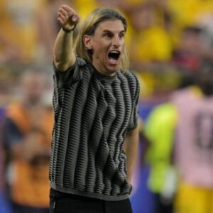 Beccacece citó al Indio Solari, Bolívar y San Martín tras la hazaña de Ecuador ante Alemania