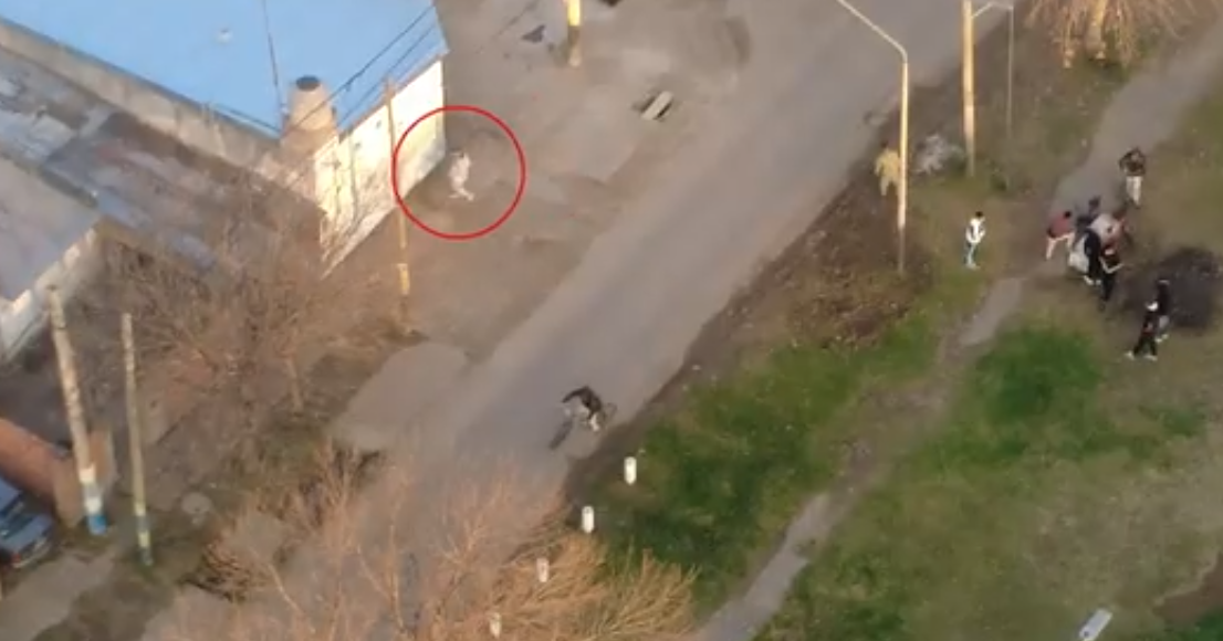 Vendían droga en una plaza y los descubrió un dron