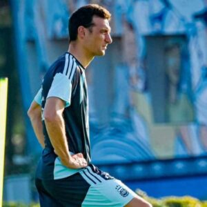 Scaloni probó con Giay y el “Flaco” López en la práctica la Selección en Kansas