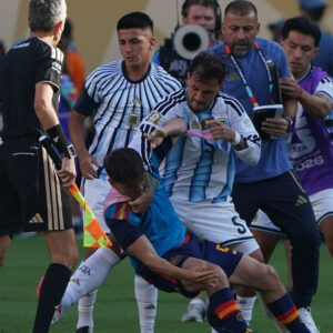 Argentina vs. España: la fuerte pelea entre Paredes, Eric García y Gavi