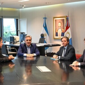 Llaryora, Asinelli y Achával dialogaron sobre educación y desarrollo junto a referentes de América Latina