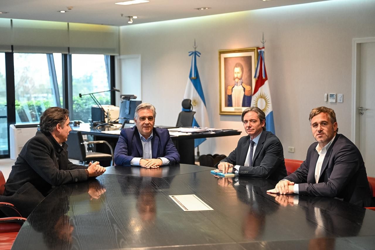 Llaryora, Asinelli y Achával dialogaron sobre educación y desarrollo junto a referentes de América Latina