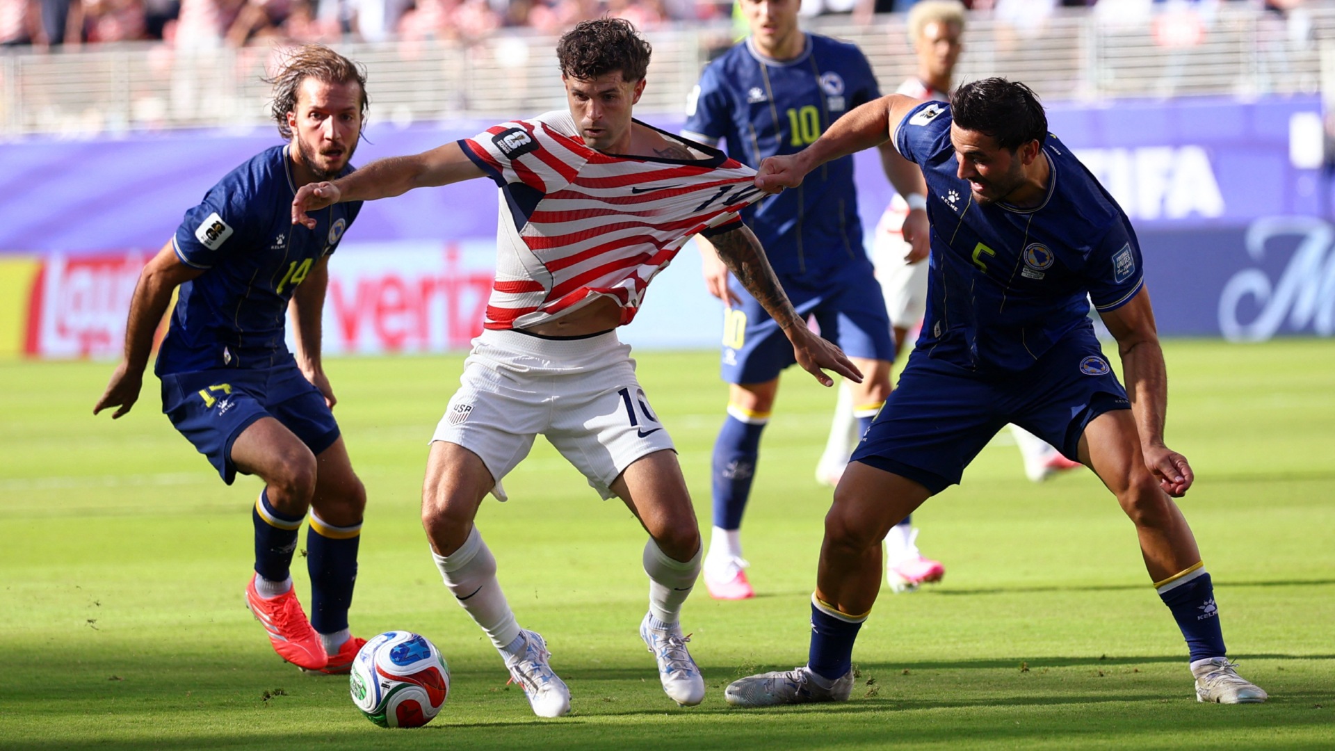 Estados Unidos le ganó a Bosnia y clasificó a los octavos de final del Mundial