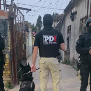 Santa Fe: policías se hicieron pasar por delivery para desbaratar una banda que vendía droga en un barrio