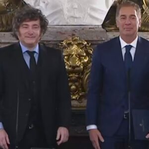 Con Adorni presente, Santilli asumió como jefe de Gabinete