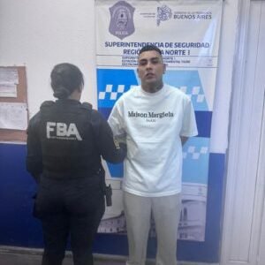 Detuvieron a Callejero Fino por llevar un arma de guerra en la guantera de su camioneta