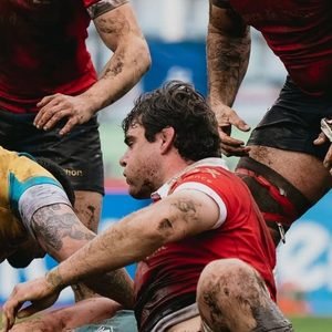 Bochorno y batalla campal en el rugby: piñas entre Chile y Uruguay terminó con un lesionado grave