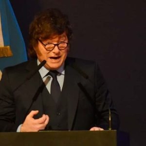 Mientras crece el malestar, Milei prepara otro recital para festejar que (en sus parámetros) la inflación arrancó con 0