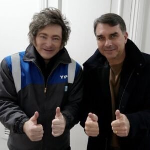 Flávio Bolsonaro responsabilizó a Lula por la crisis con Argentina y envió un mensaje de apoyo a Milei