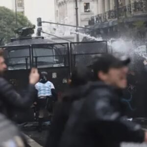 Represión en el Congreso: otra vez una fotógrafa terminó con traumatismo de cráneo y fue internada de urgencia