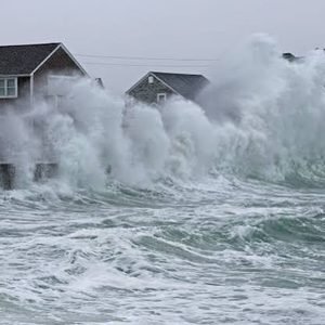 Un muerto, inundaciones y más de 130.000 usuarios sin luz por un fuerte temporal en Estados Unidos