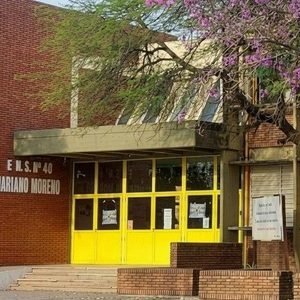 Ocho chicos se tiraron desde el primer piso del colegio al escuchar una fuerte detonación