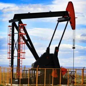 El petróleo escala y vuelve a US$100 ante mayor tensión entre Estados Unidos e Irán
