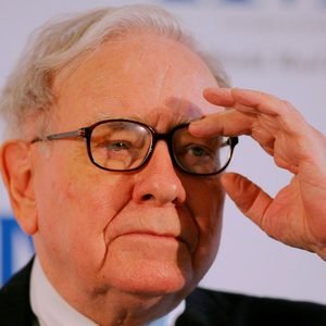 A los 96 años, Warren Buffett deja la presidencia de Berkshire Hathaway