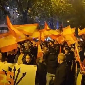 Protesta por el choque de trenes: exigieron la renuncia del ministro español de Transporte