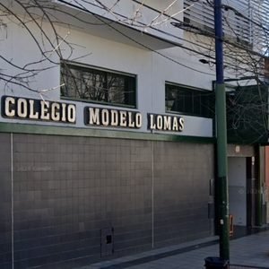 Imputaron a dos alumnos que usaron IA para generar imágenes de 45 compañeras desnudas y venderlas en sitios porno