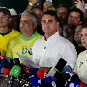 Brasil: la Justicia le prohibió salir del país a Flávio Bolsonaro tras la derrota electoral