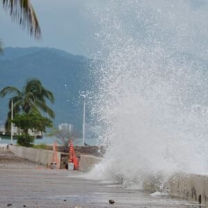 Huracán Simón y tormenta Rachel dejan cinco muertos en México