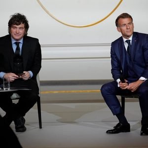 Macron recibió a Milei en el Palacio del Elíseo junto a gobernadores