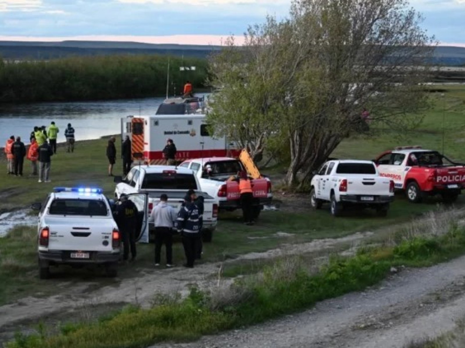 Buscan a dos hermanos de 10 y 12 años en Santa Cruz que fueron arrastrados por el río